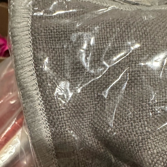 NWT CRATE & BARREL Grey 22"x15" Merrow Stitch Cotton Throw Pillow Cover - Picture 5 of 5